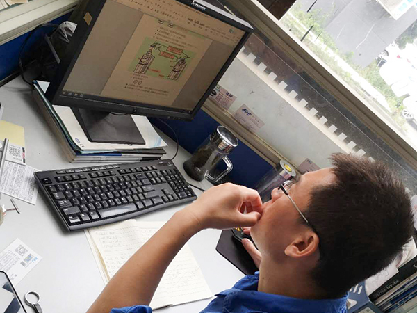 點焊機設(shè)計