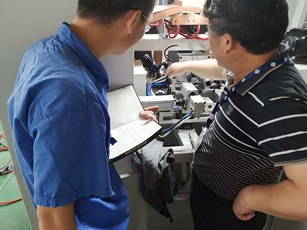 榮仕杰現(xiàn)場指導